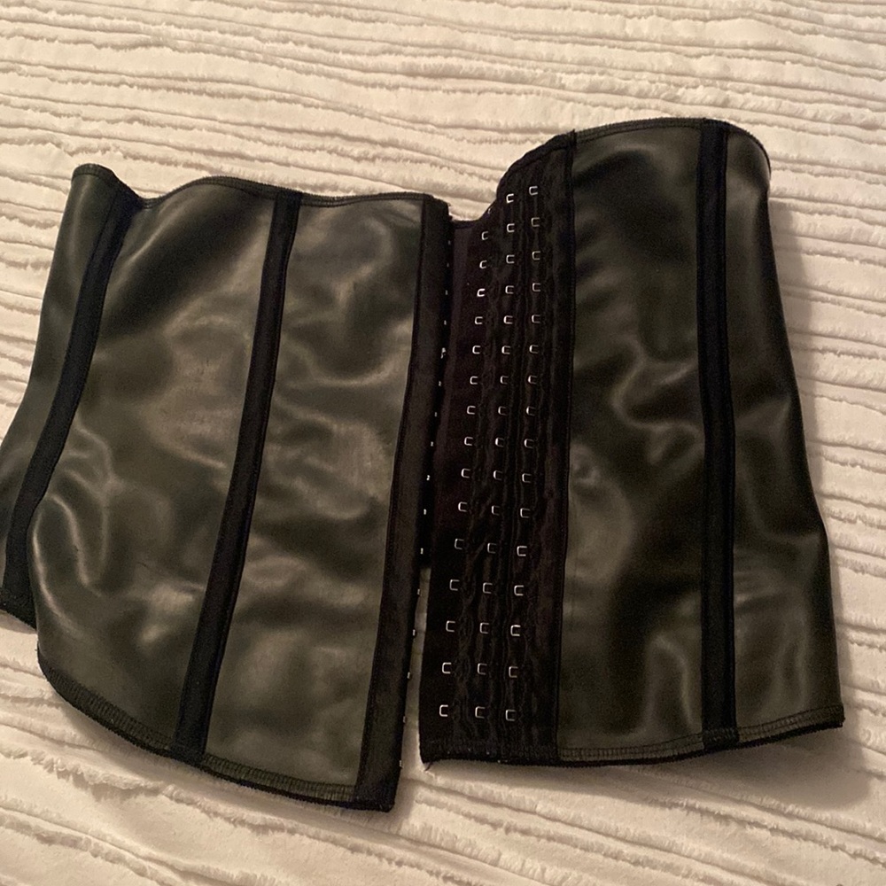 Leonisa large waist trainer